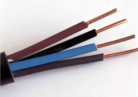 Care sunt materialele izolante utilizate în cablurile de control izolate din plastic?